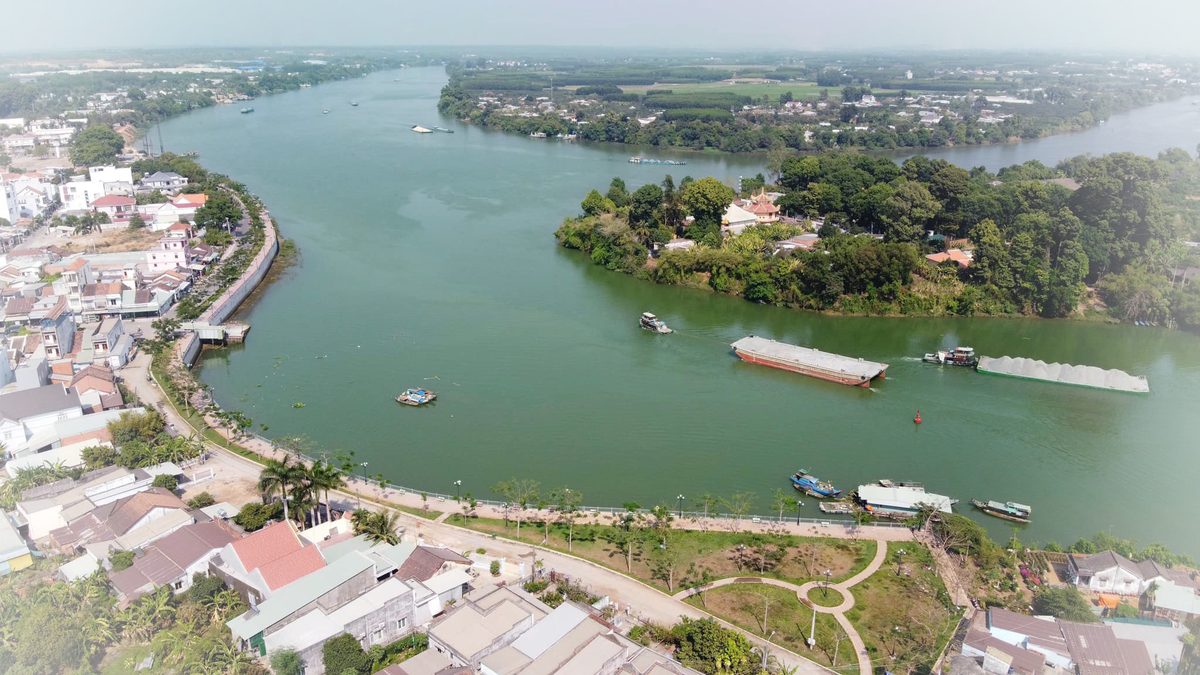 Bờ kè Tân Uyên